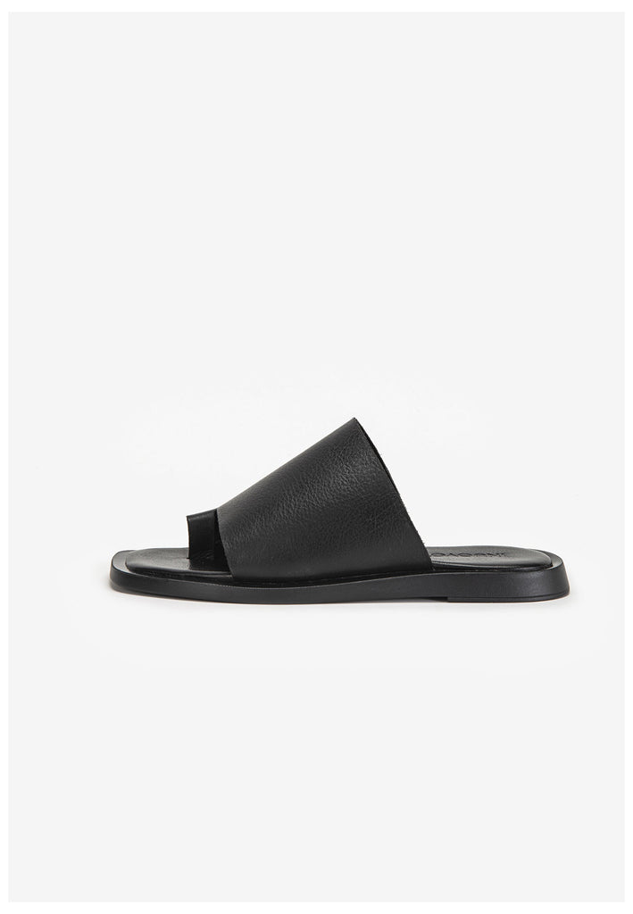 Inuovo Zehensteg Leder Schwarz - surf4shoes