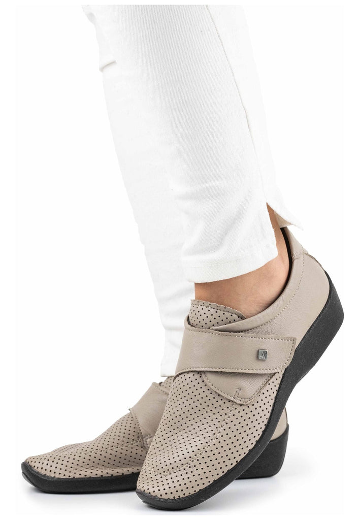 ARCOPEDICO Halbschuhe Lederimitat Taupe